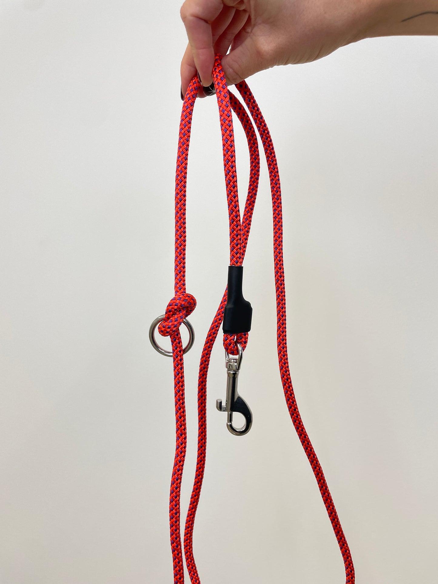 The DUNEY leashes